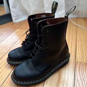 dr martens 1460 made in england Lace Up Boots Women Sz 5